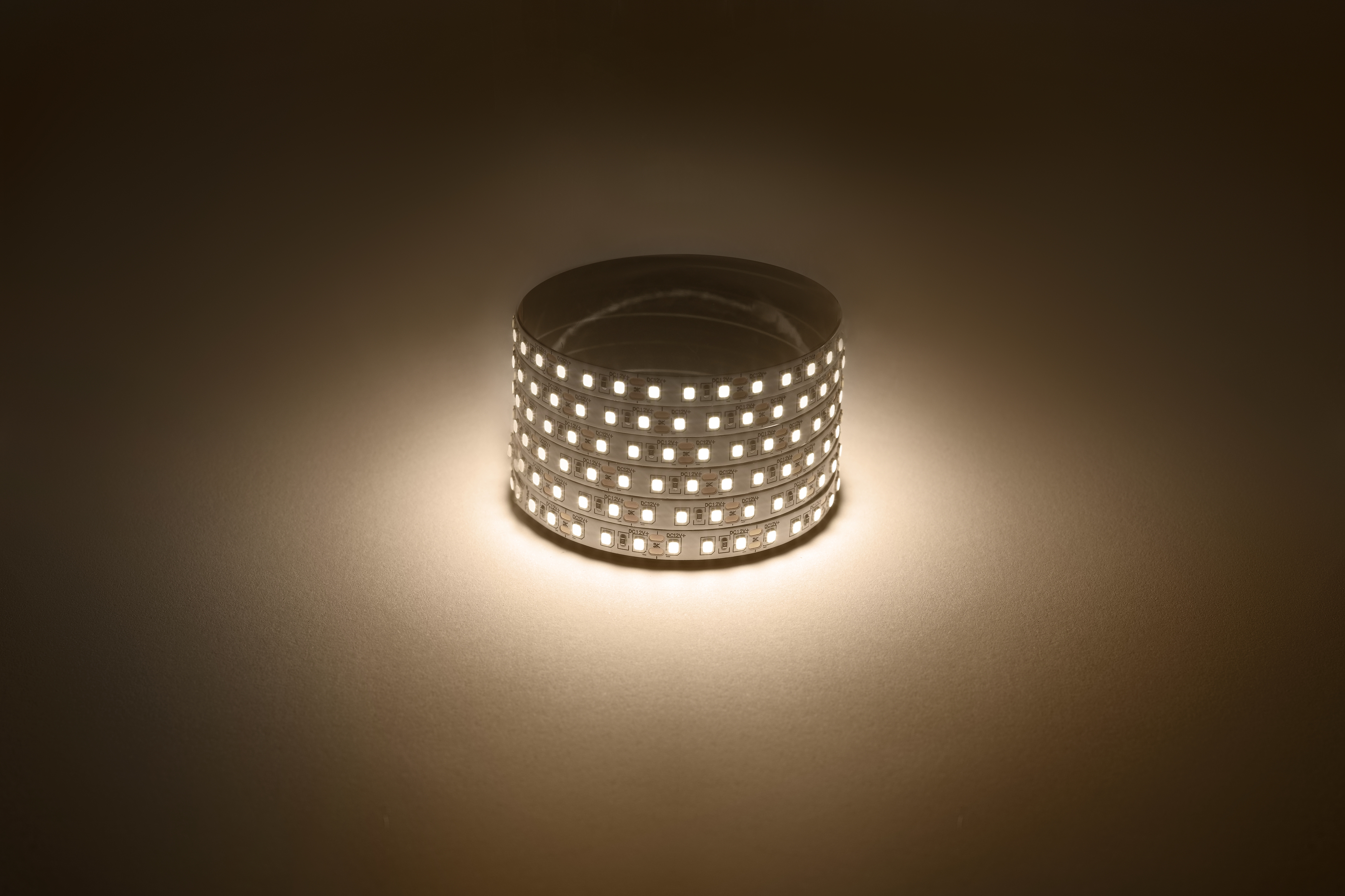 Светодиодная лента ЭРА LS2835 -120LED-IP20-WW