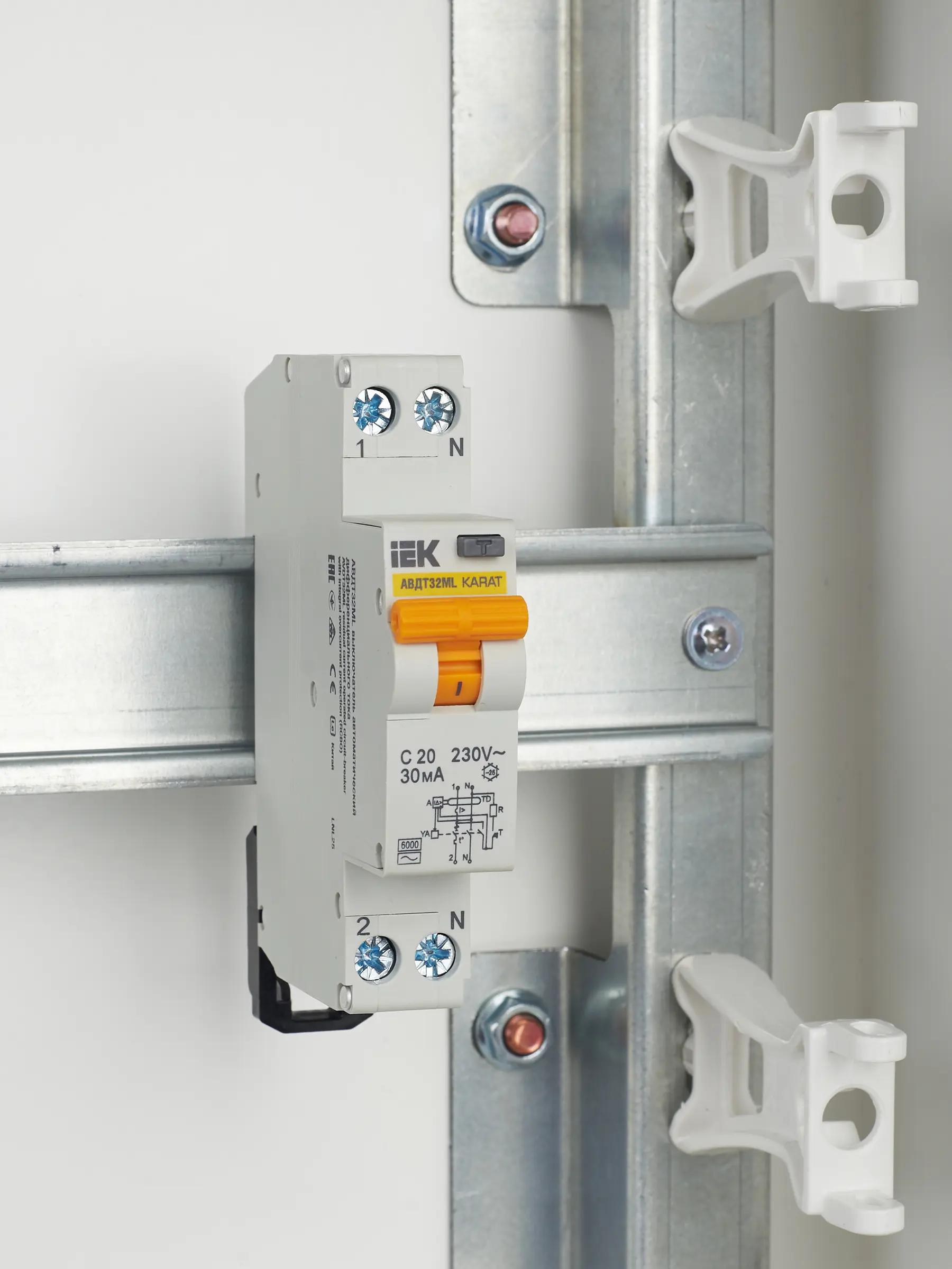 Выключатель автоматический дифференциального тока АВДТ32МL C20 30мА KARAT IEK