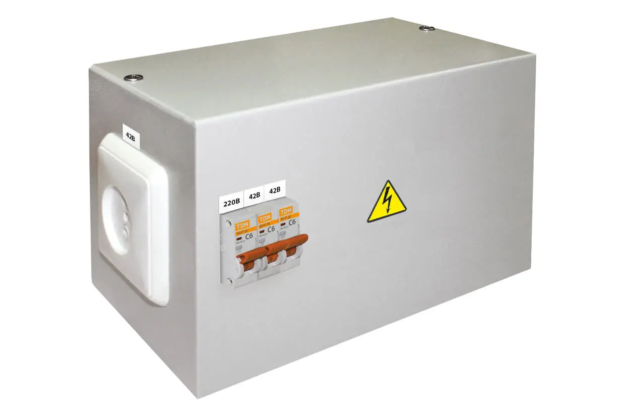 Ящик с трансформатором понижающим ЯТП-0,25 220/42-3 авт. IP31 TDM